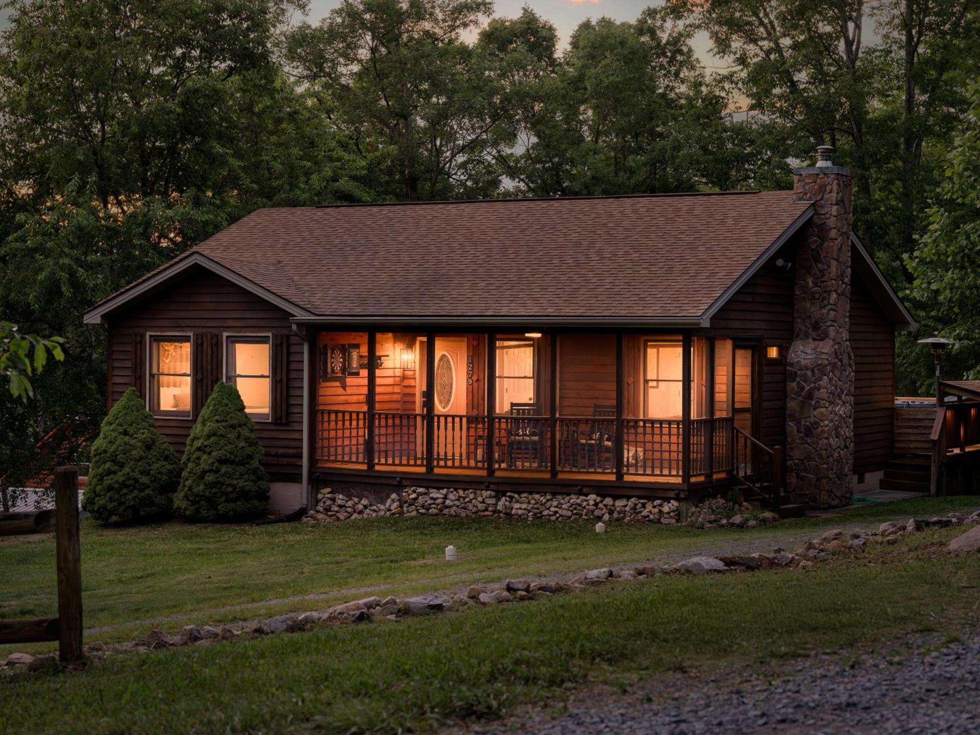 Shenandoah Dog Friendly Cabin With River Access, Hot Tub, Fire Pit, Bbq, Outdoor Dining 谢南多厄 外观 照片
